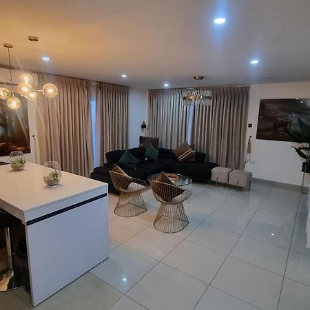 The Gallery Luxury Suites Cpg 东勒贡 外观 照片